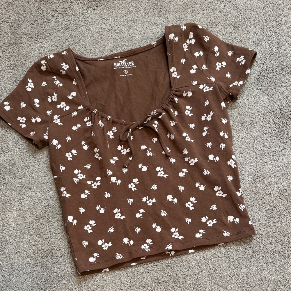 Hollister Brown Floral Tie-Front Crop Top